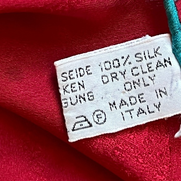 Cartier Scarf. 100% Silk. Jewel (gemstone) motif. Hand rolled. Made in Italy. - Picture 14 of 16